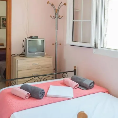 Esthir S Guest House- Sea View * Naxos City