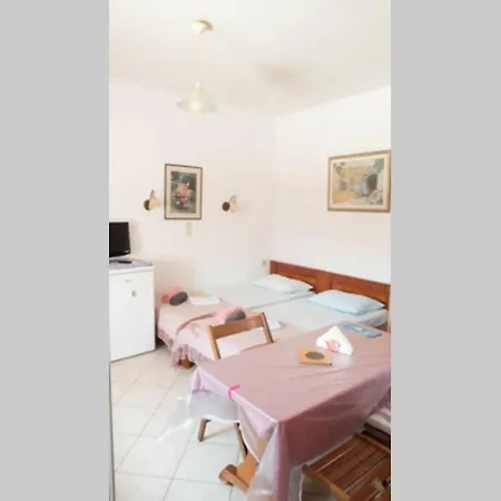 Esthir S Guest House- Sea View شقة *