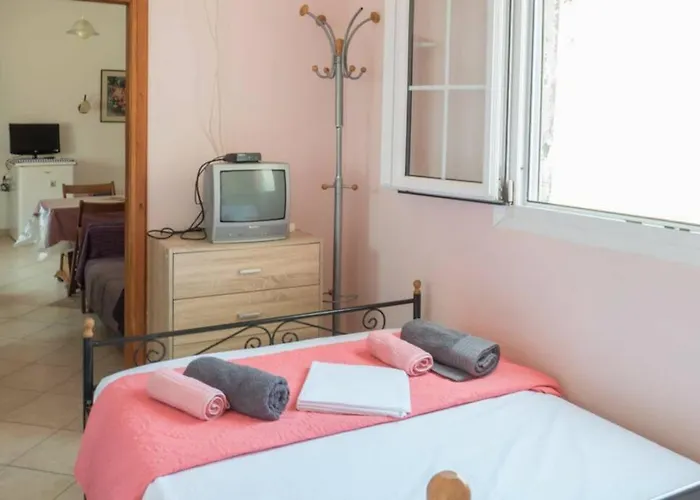 Esthir S Guest House- Sea View * Naxos City